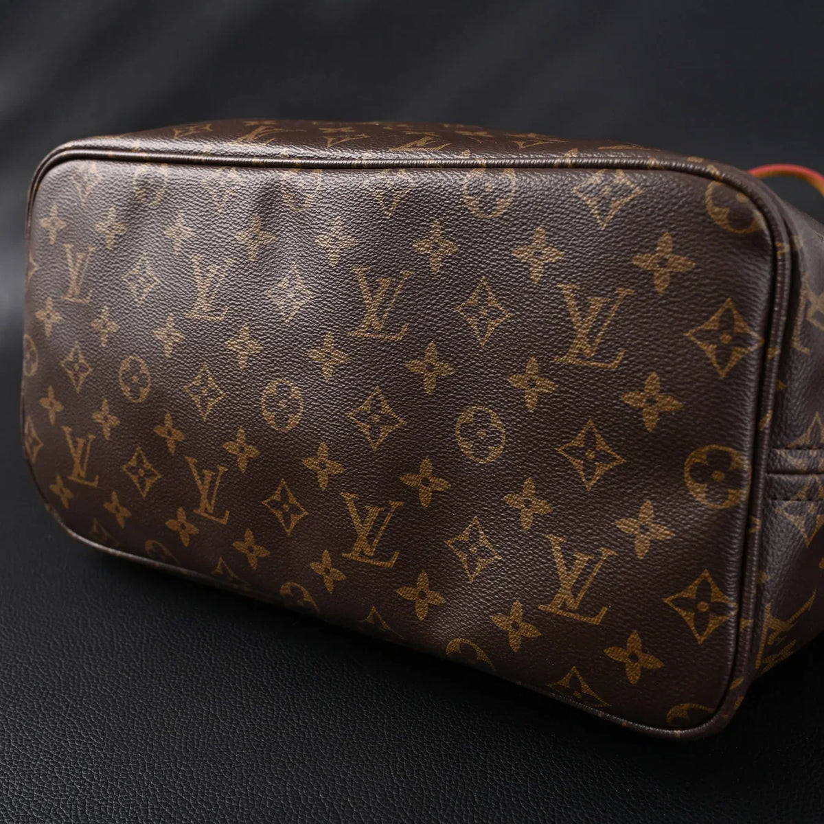 Louis Vuitton Neverfull MM Tote Bag Monogram Canvas Red Interior Shoulder
