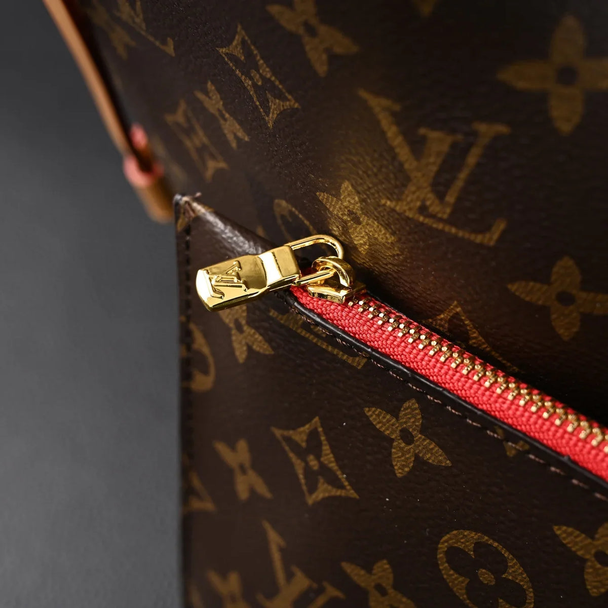 Louis Vuitton Neverfull MM Tote Bag Monogram Canvas Red Interior Shoulder