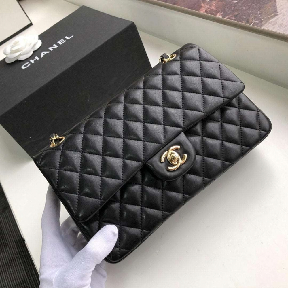 Chanel Classic Flap Bag Black Quilted Lambskin Gold CC Chain Shoulder Bag Medium