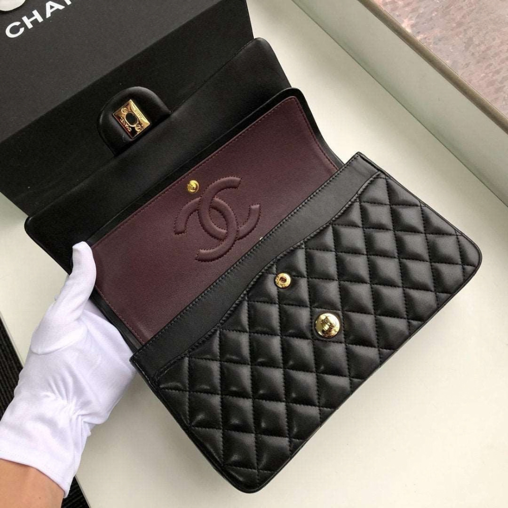 Chanel Classic Flap Bag Black Quilted Lambskin Gold CC Chain Shoulder Bag Medium